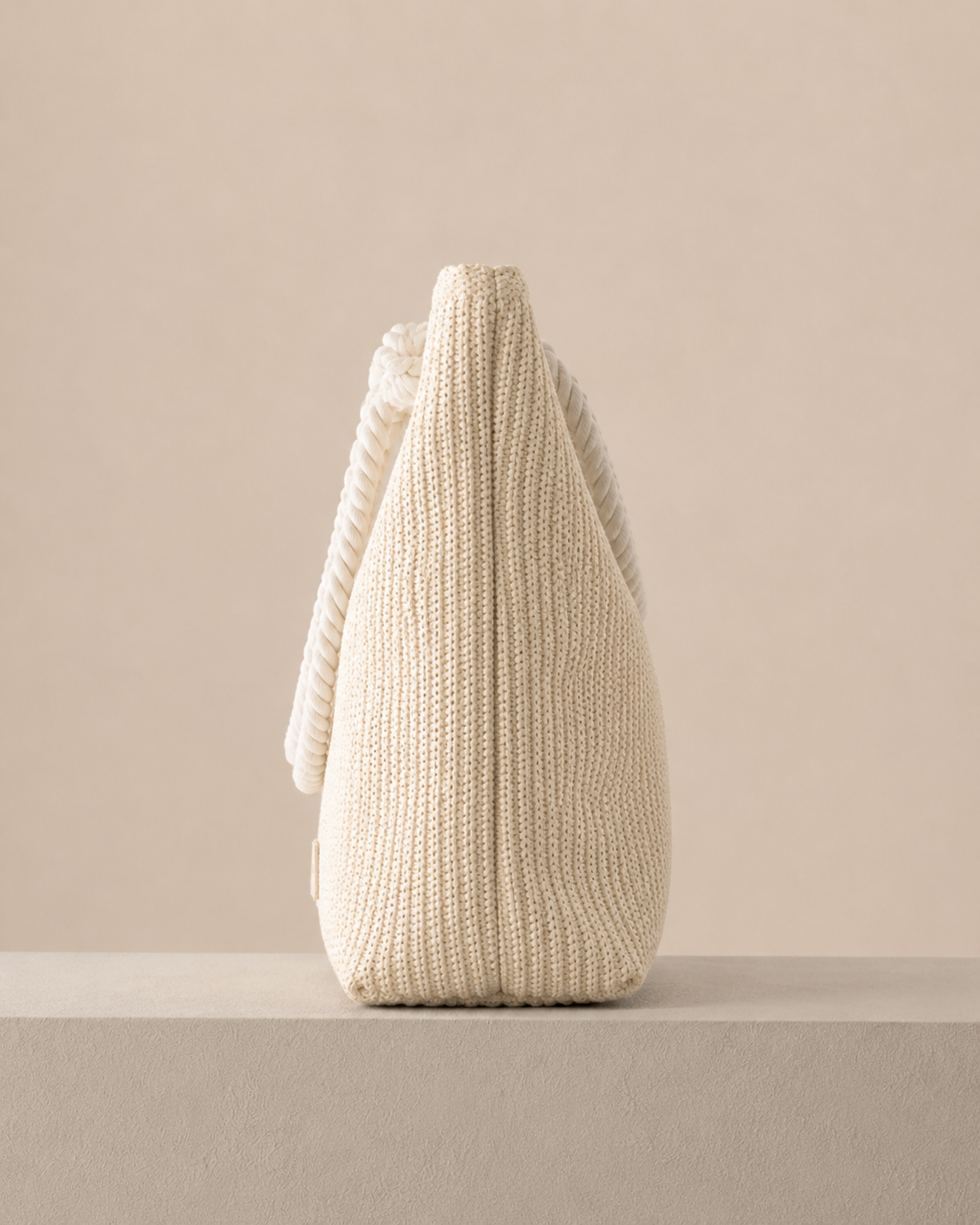 VYNCCO Shell Charm Raffia Shoulder Bag